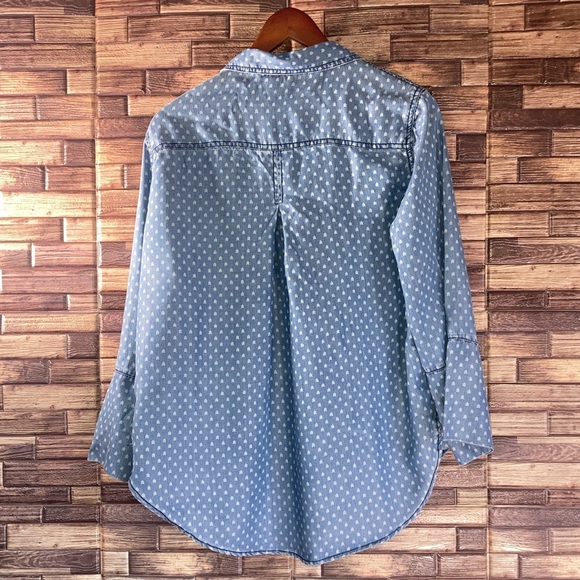 EUC Velvet Heart Chambray Button-Up Shirt W/ Arrow Prints Size Large - Picture 2 of 8